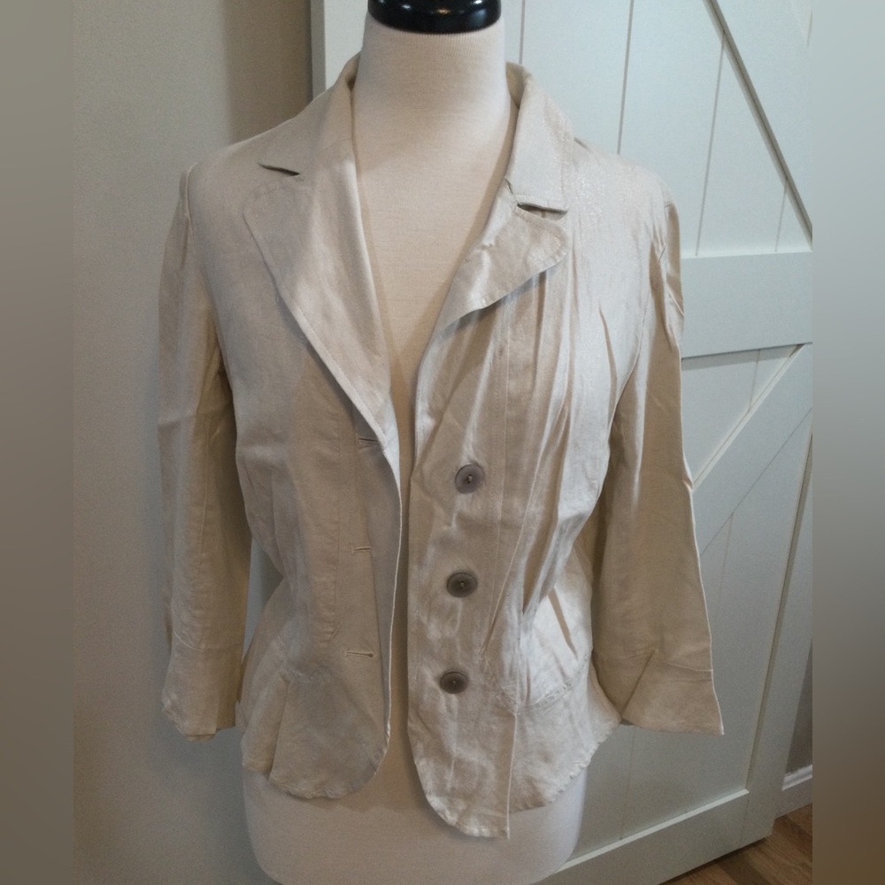 RQT, lightweight beige button down jacket with scalloped hem, Size Small DP